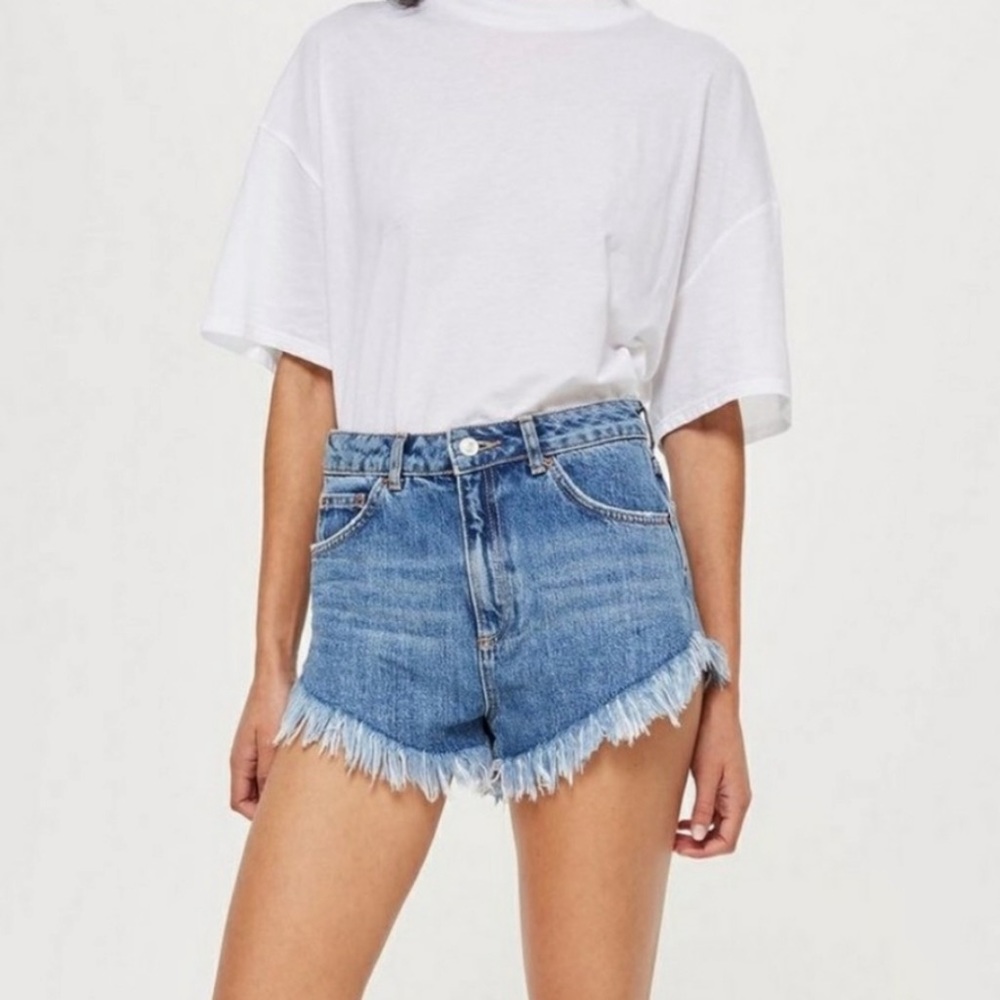 Topshop- Kiri High Waisted Frayed Denim Shorts